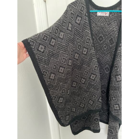 Alafina Alpaca Southwestern Aztec Cape Kimono Cardigan Sweater Gray Women's OS - Picture 2 of 4